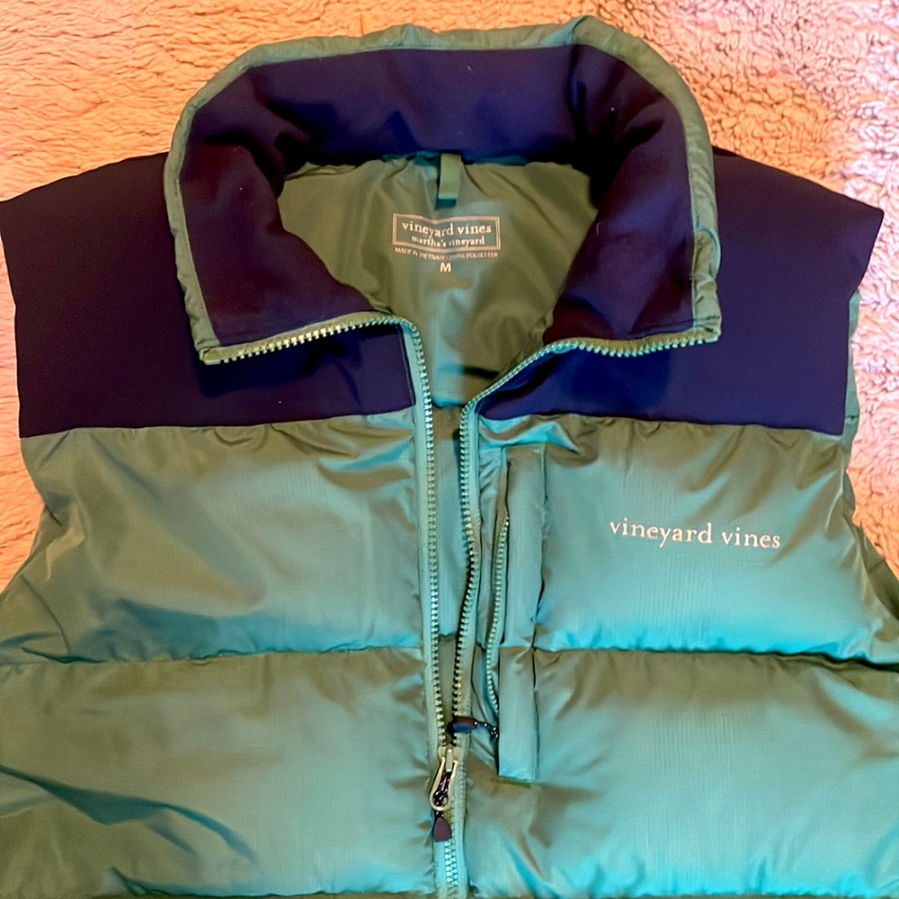 Vineyard Vines M down puffer vest - Picture 2 of 6